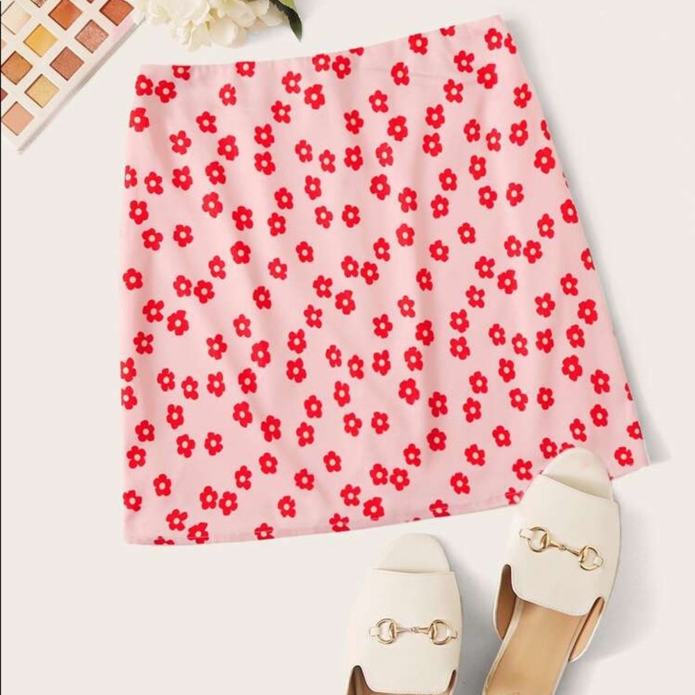 NEW Mini Floral Skirt 🌸